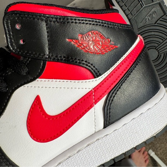 NIKE • Air Jordan 1 Retro Mid Sneakers • Red Black White • Size 6.5Y Big Kids - Picture 3 of 16
